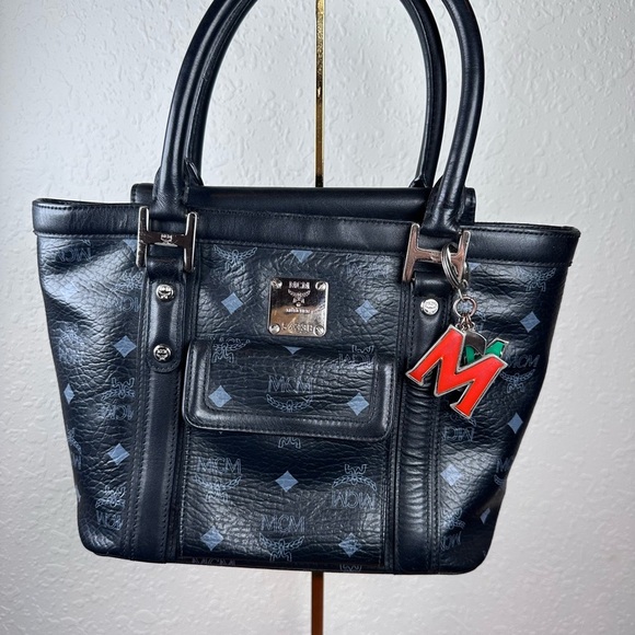 MCM VISETOS TOTE BLACK BAG/CHARM LOGO - Picture 13 of 13